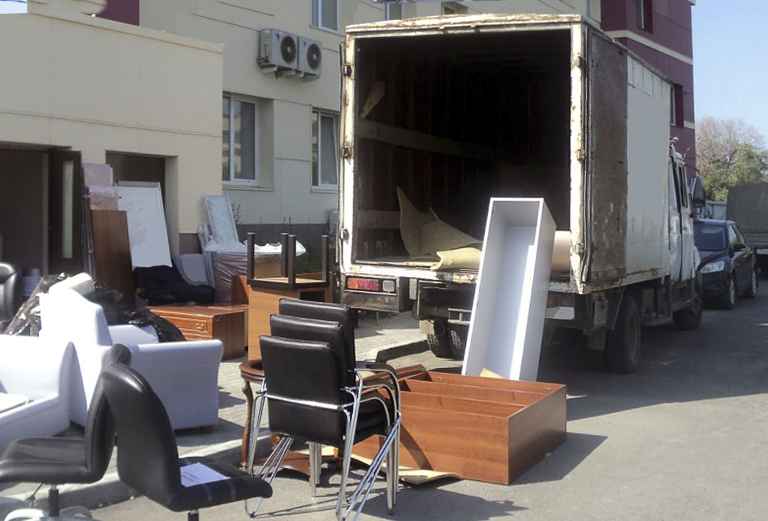 Заказ авто для отправки мебели : Коробки, ТНП,  Бытовая техника из Санкт-Петербурга в Ялту